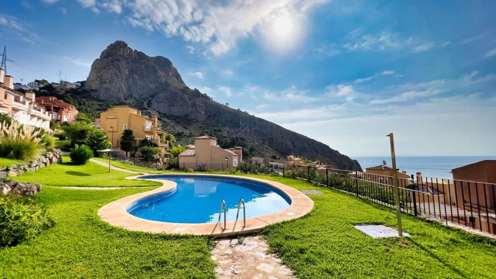 Villa Charming Townhouse With Sea Views & Pool In Altea à Calp Extérieur photo