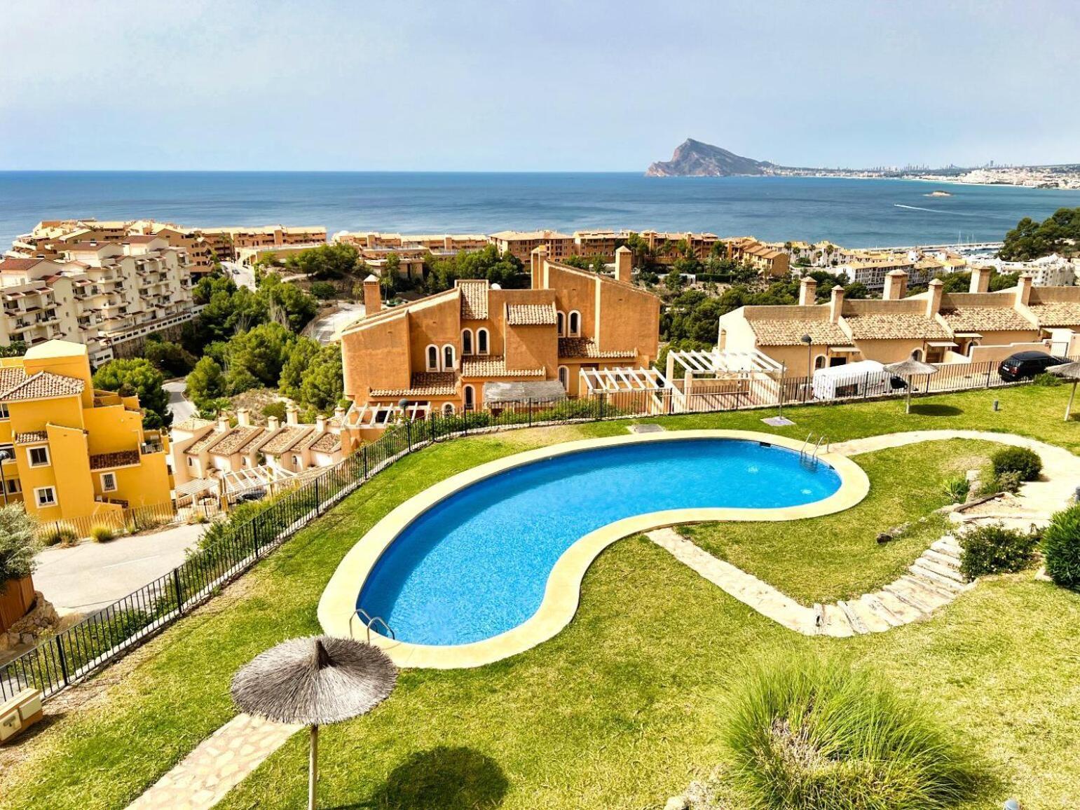Villa Charming Townhouse With Sea Views & Pool In Altea à Calp Extérieur photo
